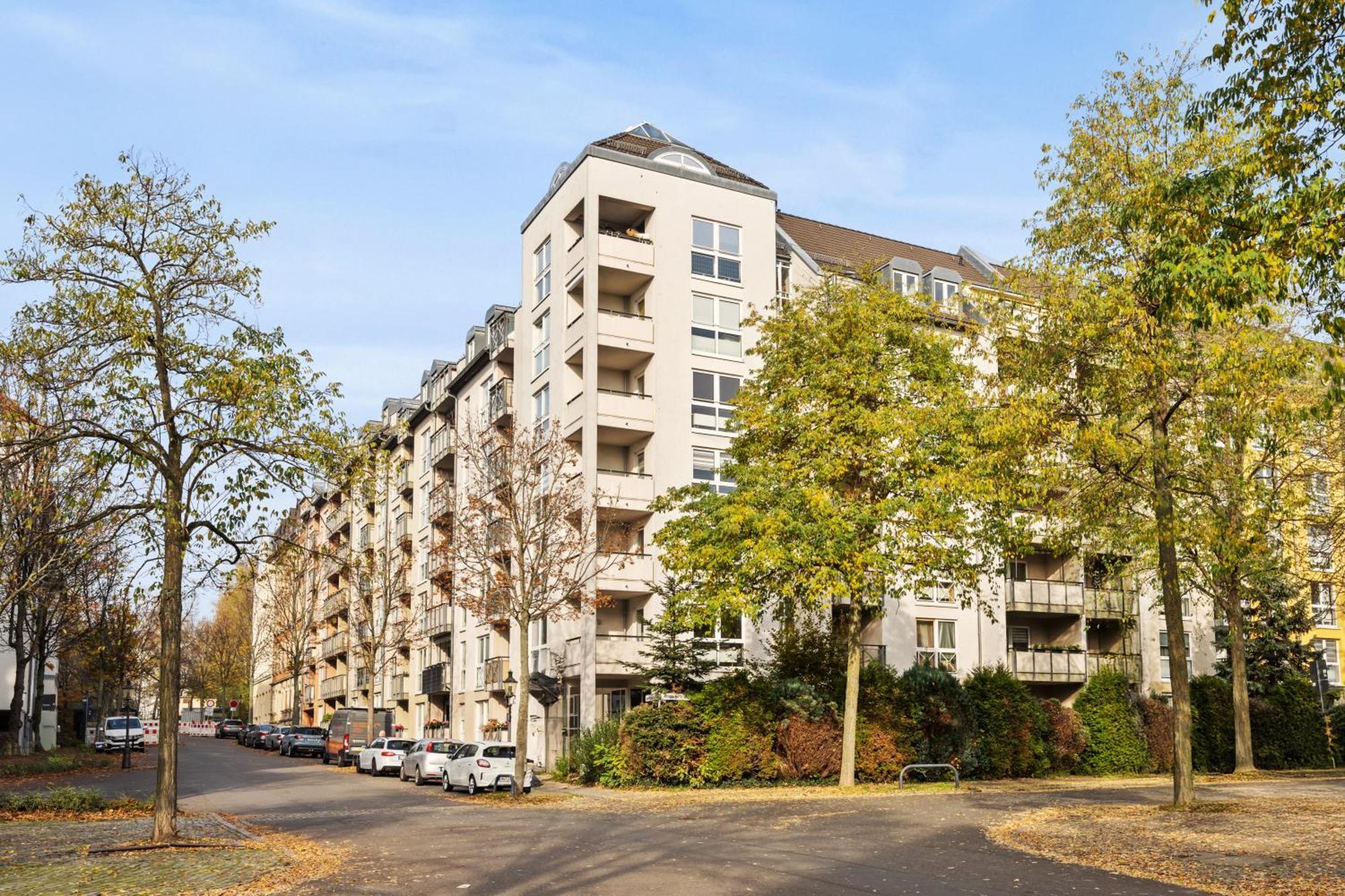 Edler Wohnraum Disney Marvel Studio Mit Balkon, Boxspringbett, Kaffeevollautomat, Lift & Parkplatz Chemnitz Buitenkant foto