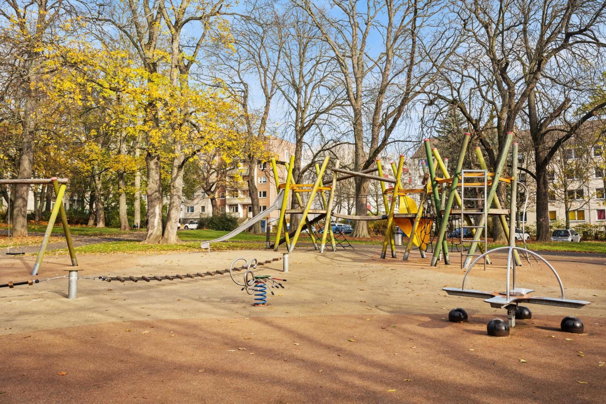 Edler Wohnraum Disney Marvel Studio Mit Balkon, Boxspringbett, Kaffeevollautomat, Lift & Parkplatz Chemnitz Buitenkant foto